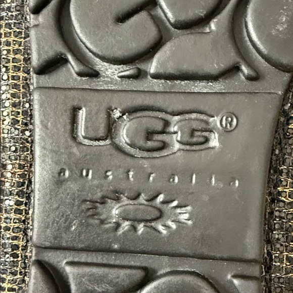 NWOT UGG Black and Cream Women's Slippers - so cozy!! wear @home or on the go! - Picture 8 of 11